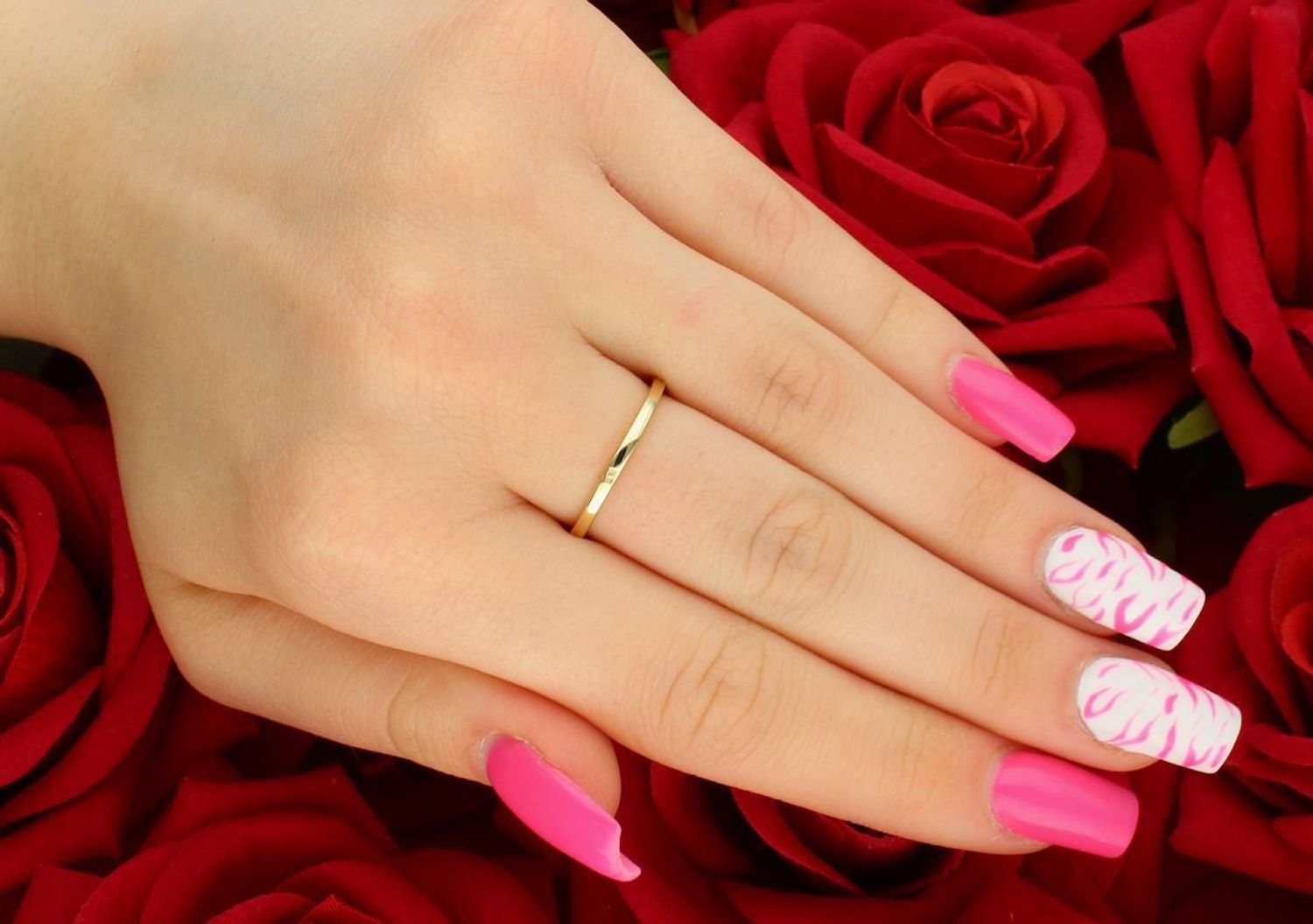 Elegancki złoty pierścionek z 29 diamentami 0,12ct GHSI, kwadratowy wzór. Model PR301206Y, rozmiar 14 – idealny na prezent lub wyjątkową okazję.1.jpg