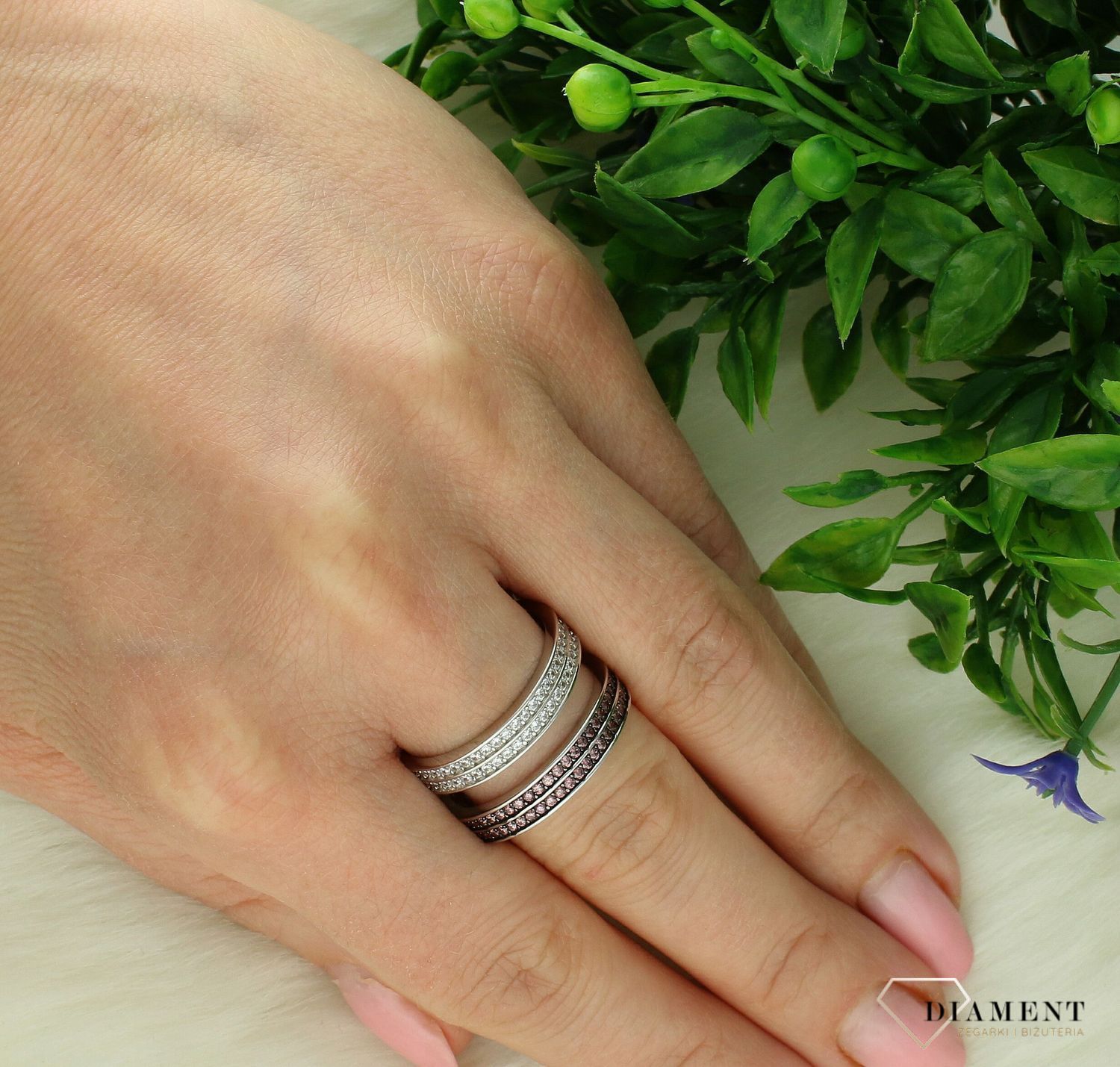 Srebrny pierścionek damski 925 podwójny fioletowe i białe cyrkonie rozmiar 19 PRS-000000-295-925. Srebrny pierścionek damski. Srebrny szeroki pierścionek z cyrkonią. Pierścionek srebrny damski na prezent. Srebrny pierścionek dla ukoc1.jpg