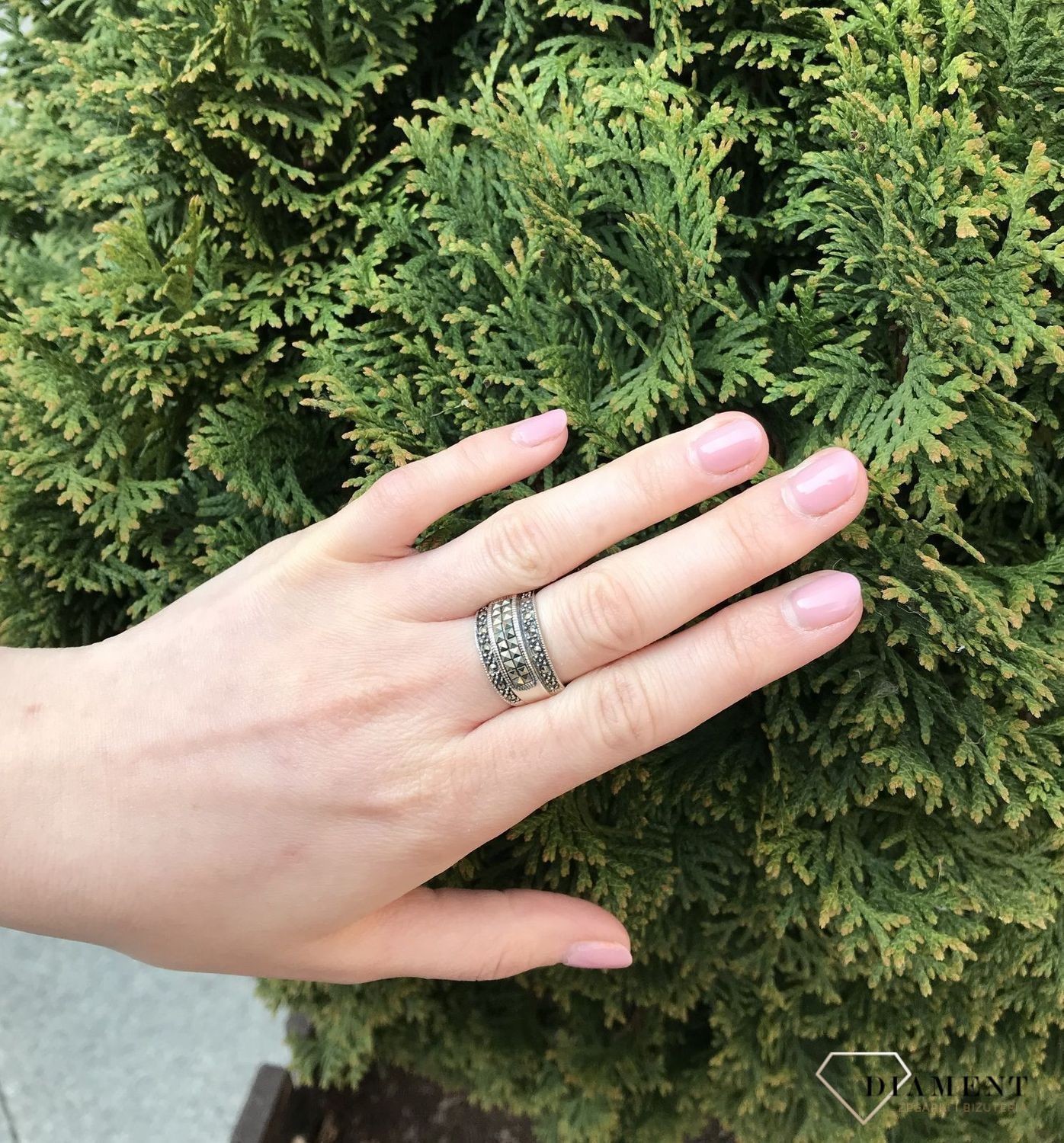 Szeroki pierścionek srebrny 926 z markazytami pół obrączka rozmiar 11 PRS-000000-381-925 5.jpg