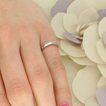 Srebrny pierścionek obrączka 925 z białymi cyrkoniami. Delikatna biżuteria 2 mm, idealna do zestawów i codziennego noszenia (2).jpg