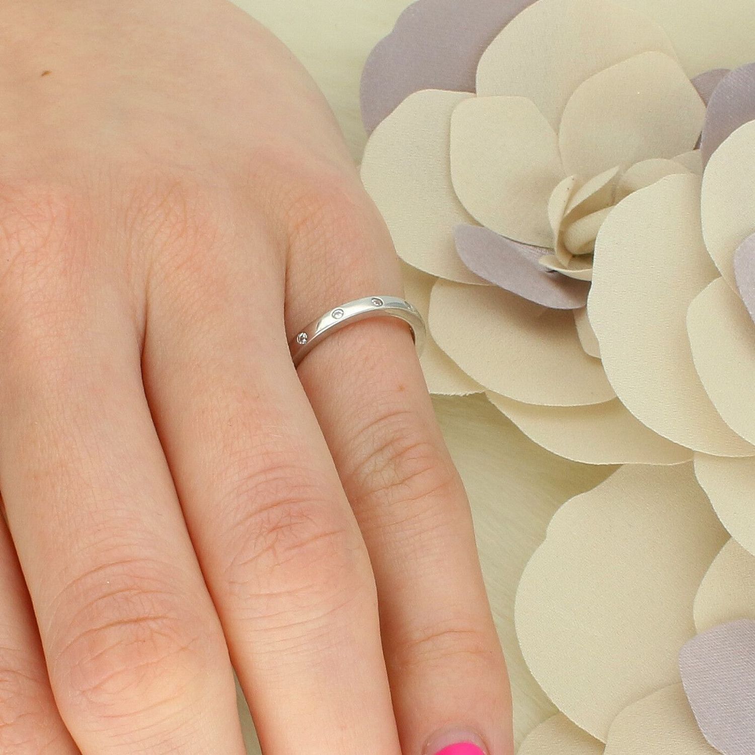 Srebrny pierścionek obrączka 925 z białymi cyrkoniami – delikatny 2 mm.jpg