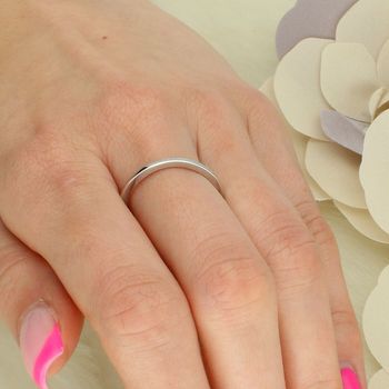 Srebrny pierścionek obrączka 925 gładka 1,5 mm. Minimalistyczna, delikatna biżuteria idealna do codziennego noszenia i zestawów (1).jpg