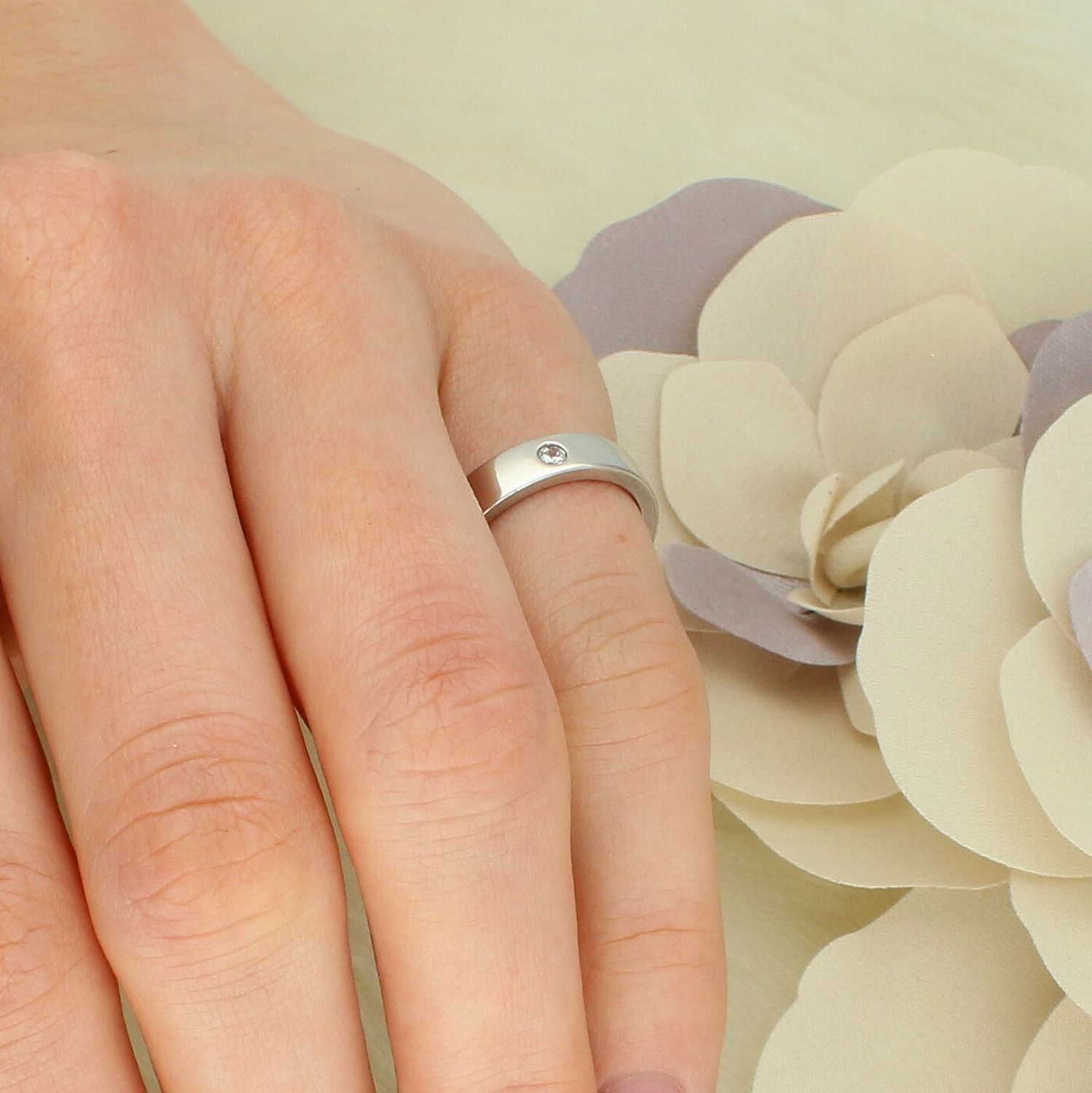 Srebrny pierścionek obrączka z dwiema cyrkoniami – srebro 925.jpg