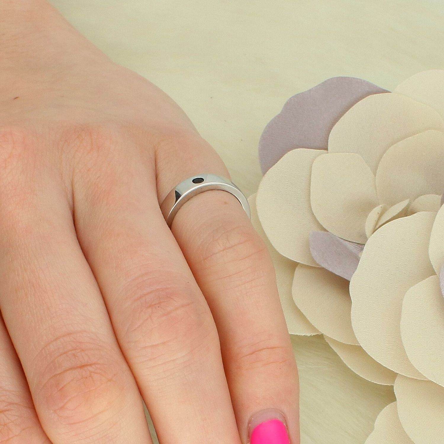 Srebrny pierścionek obrączka 925 z czarnymi cyrkoniami – elegancki 4 mm (2).jpg