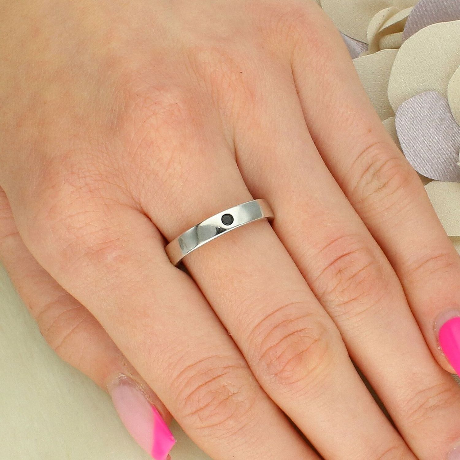 Srebrny pierścionek obrączka 925 z czarnymi cyrkoniami – elegancki 4 mm (2).jpg