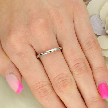 Srebrny pierścionek obrączka 925 z czarnymi cyrkoniami. Cienka, minimalistyczna biżuteria 2 mm idealna do noszenia solo lub w zestawach (2).jpg