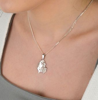 Zawieszka srebrna próba 925 głowa konia PW0010923PR Pełna siły, elegancji i symboliki zawieszka w kształcie głowy konia to idealny wybór dla miłośników tych wspaniałych zwierząt (2).JPG