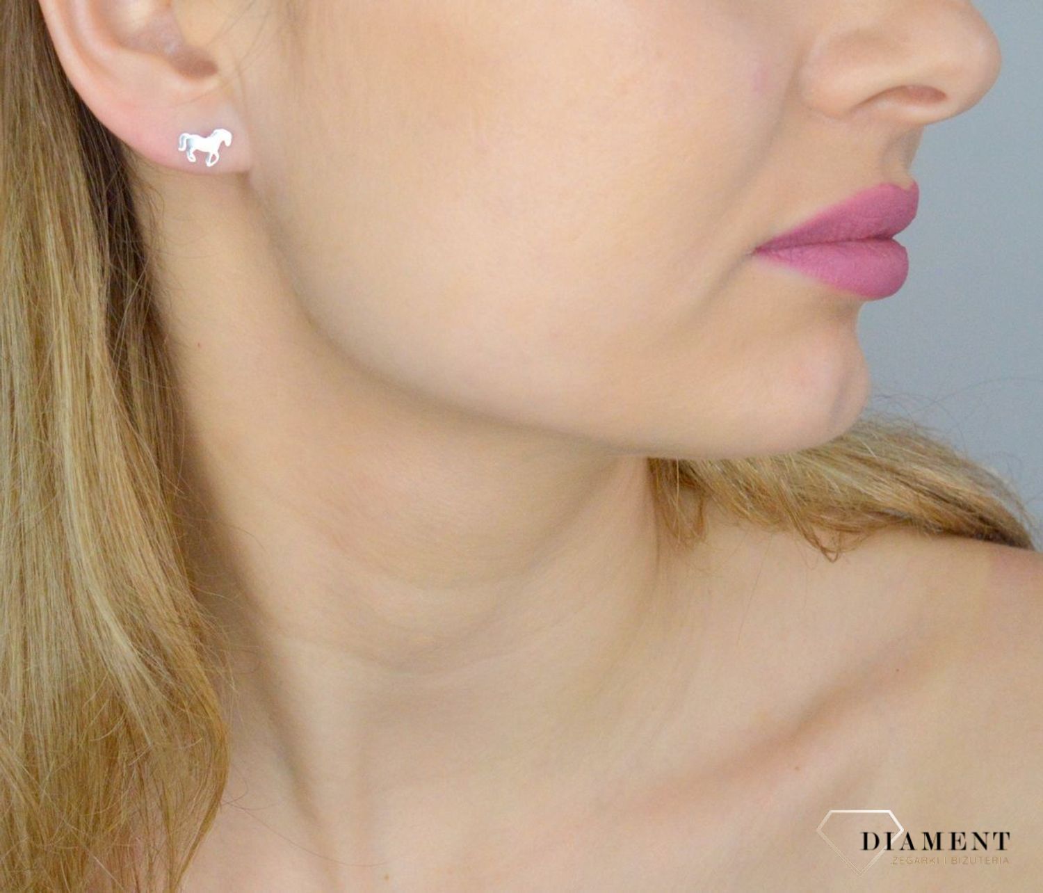 Srebrne kolczyki dziecięce 925 konie PW0020923ER. Srebrne kolczyki dziecięce. Kolczyki gładkie blaszki konie. Kolczyki konie na sztyft. Kolczyki srebrne wkrętki idealne na prezent..jpg