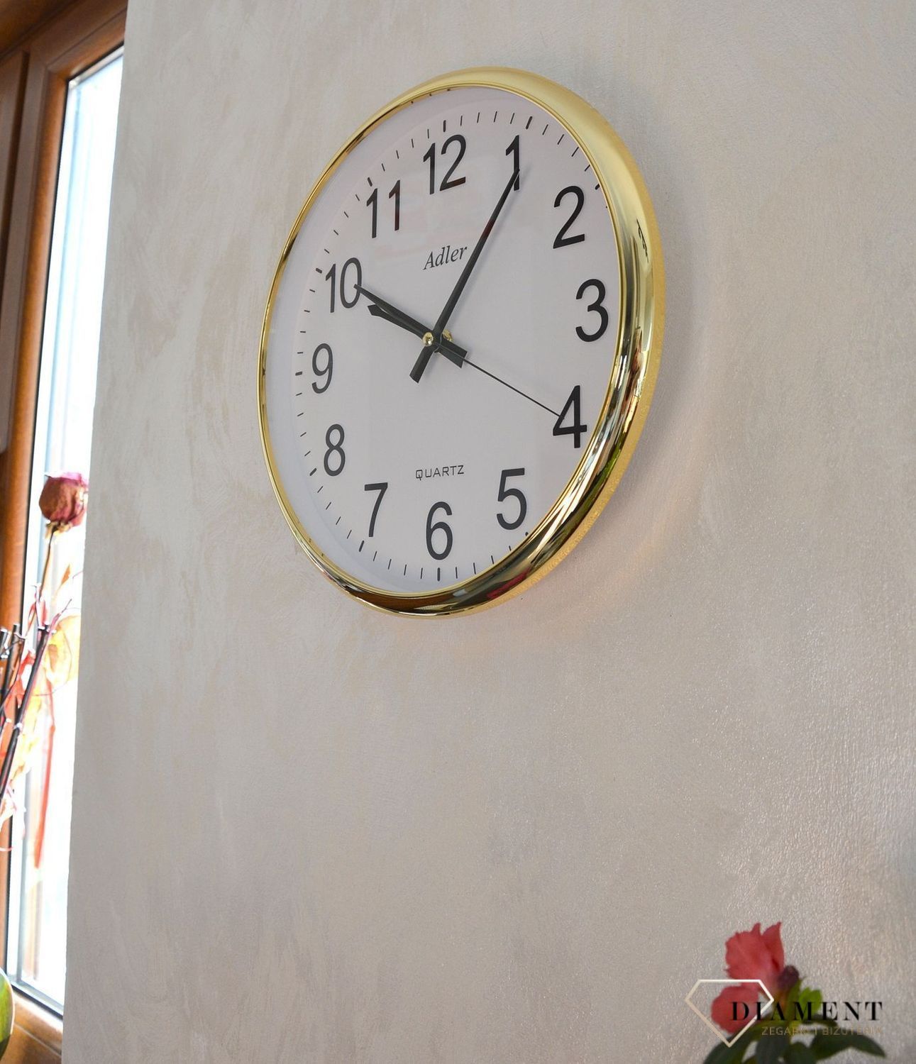 Zegar ścienny okrągły Adler złoty PW110-1700-G. Zegar ścienny okrągły zasilany za pomocą baterii. Zegar ścienny okrągły z tworzywa sztucznego w kolorze złotym z czarnymi dodatkami. Zegar ścienny (2).JPG