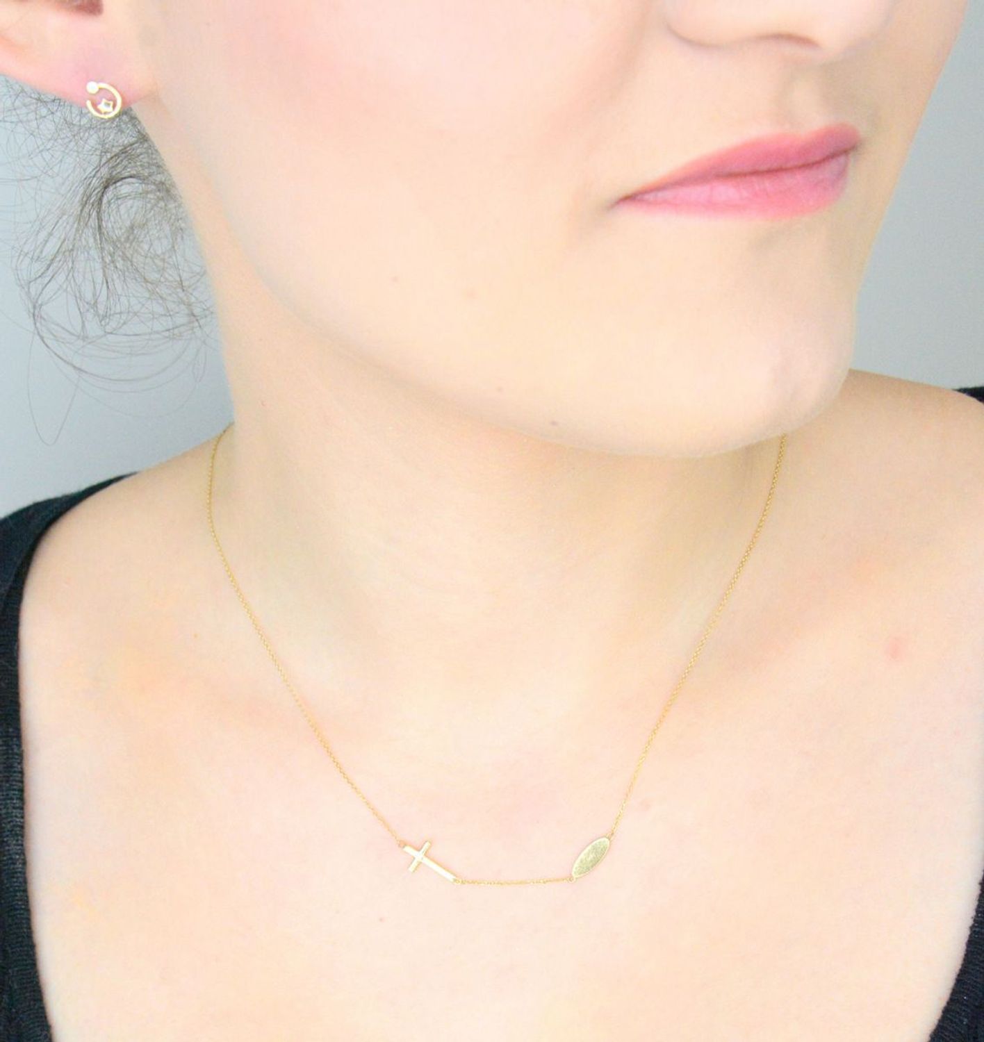 Kolczyki złote 585 gwiazdka w kółku z cyrkonią PZE0502G14K Minimalistyczna biżuteria zapinana na wygodne zapięcie na sztyft, doda subtelnego blasku stworzonej stylizacji.1.jpg