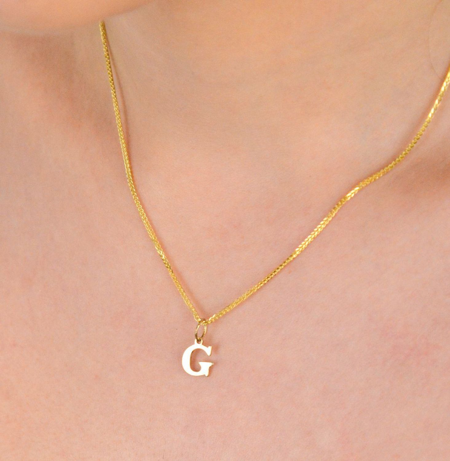 Literka srebrna próba 925 pozłacana G Elegancka literka G wykonana z wysokiej jakości srebra próby 925, pozłacana, co nadaje jej subtelną 1.jpg