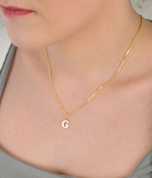 Literka srebrna próba 925 pozłacana G Elegancka literka G wykonana z wysokiej jakości srebra próby 925, pozłacana, co nadaje jej subtelną elegancję i trwałość (4).JPG