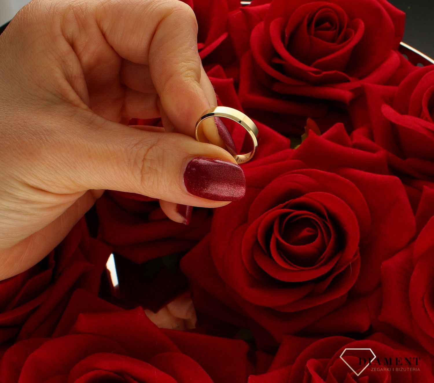 Obrączka z Fazą ścięte brzegi  4 mm 585 Płaska Powiedz tak obrączkom marki DIAMENT !☆ Obrączki ślubne w ponad 300 wzorach ☆ Darmowa dostawa ☆ Gwarancja ☆ Grawerowanie  (4).jpg