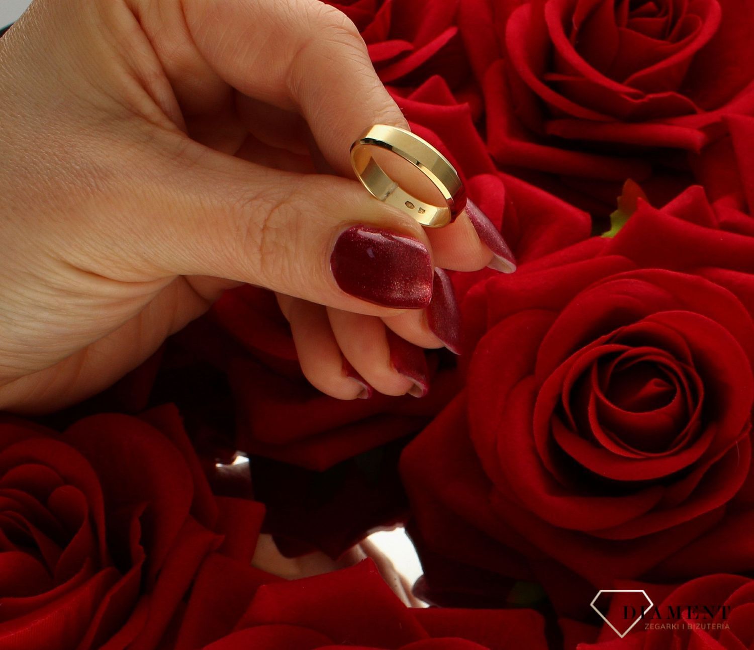 Obrączka z Fazą ścięte brzegi  4 mm 585 Płaska Powiedz tak obrączkom marki DIAMENT !☆ Obrączki ślubne w ponad 300 wzorach ☆ Darmowa dostawa ☆ Gwarancja ☆ Grawerowanie  (4).jpg