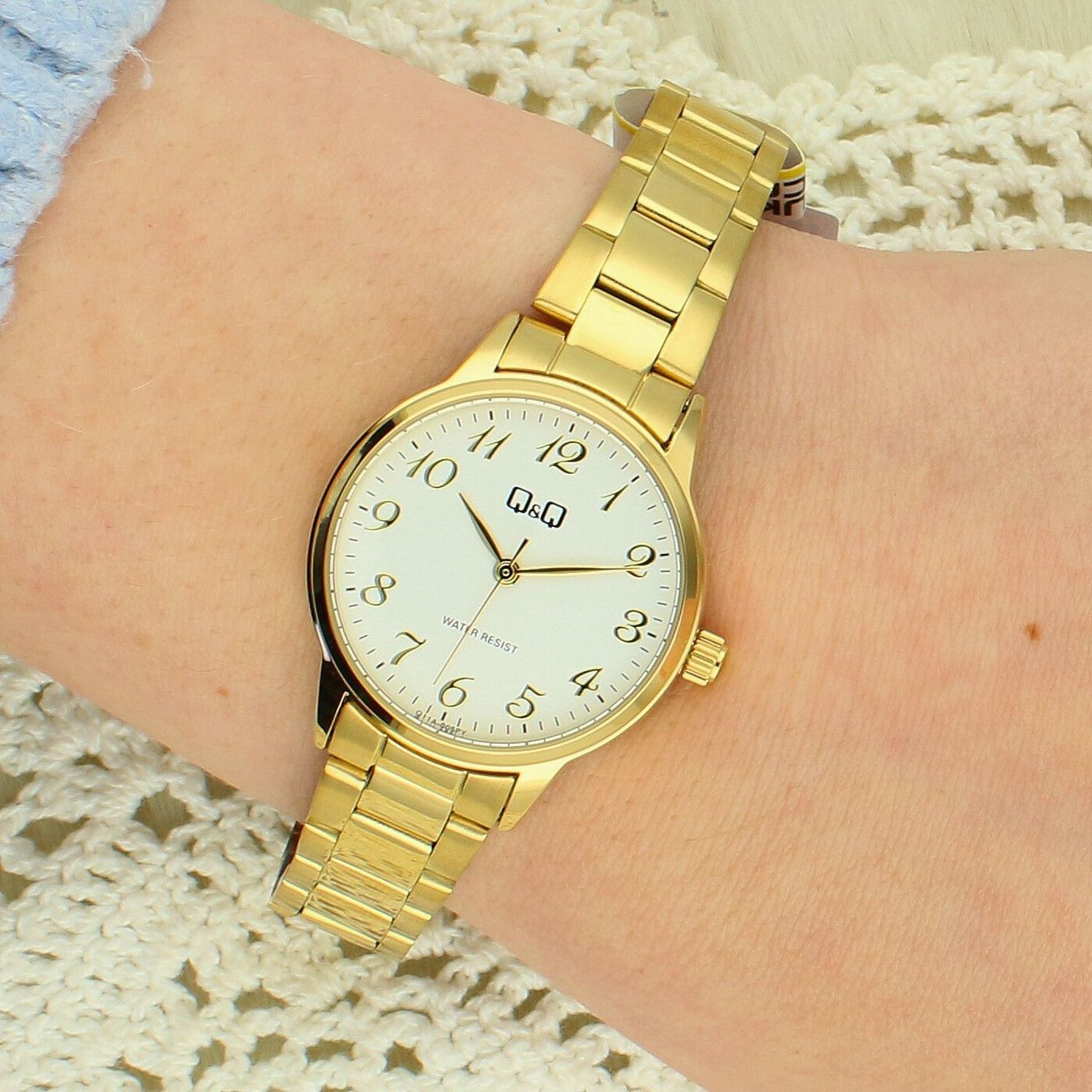 Zegarek damski Q&Q Q11A-005P – złoty, klasyczny, bransoleta stalowa.jpg