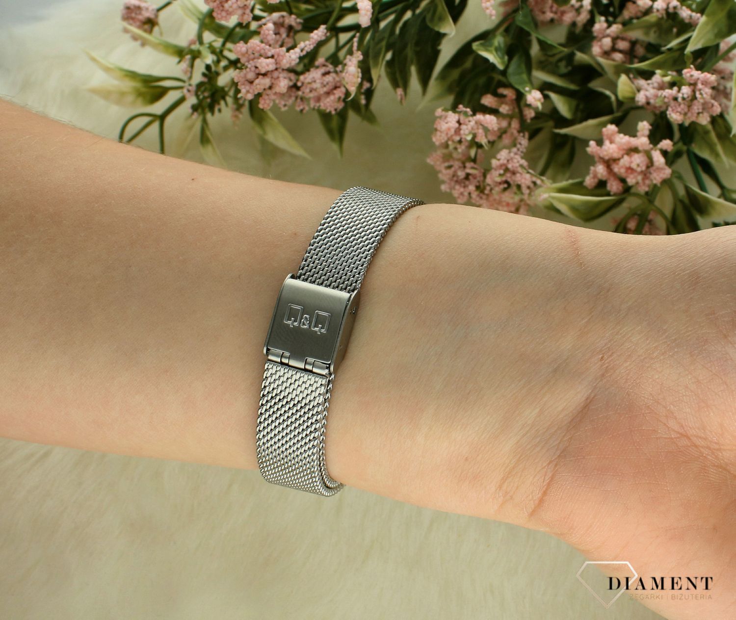 Zegarek damski na bransolecie klasyczny Q27B-001P.jpg