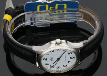 zegarek-damski-q-q-q-q-classic-qa07-304-QA07-304--4.jpg