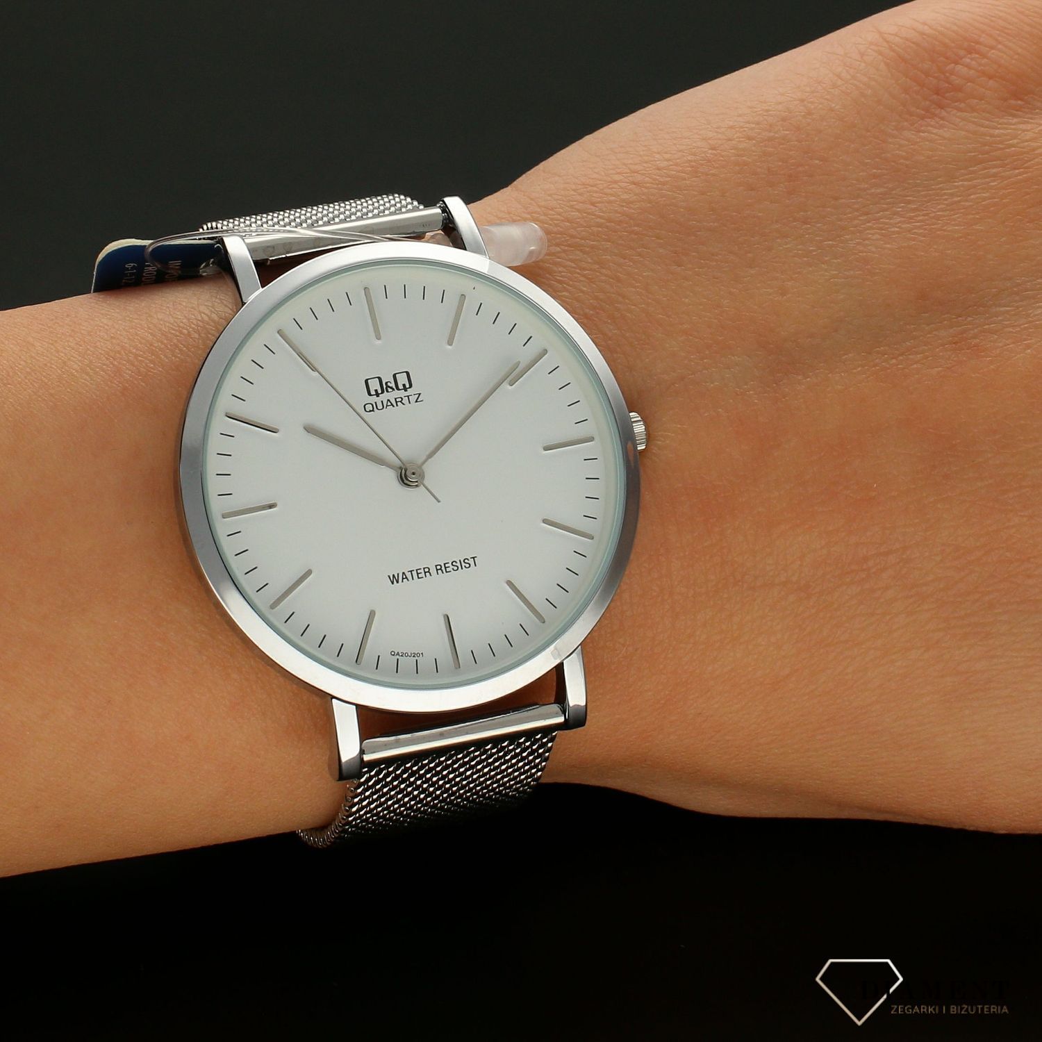 Zegarek męski na bransolecie meshowej z biała tarczą DW Q&Q QA20-201⌚.jpg