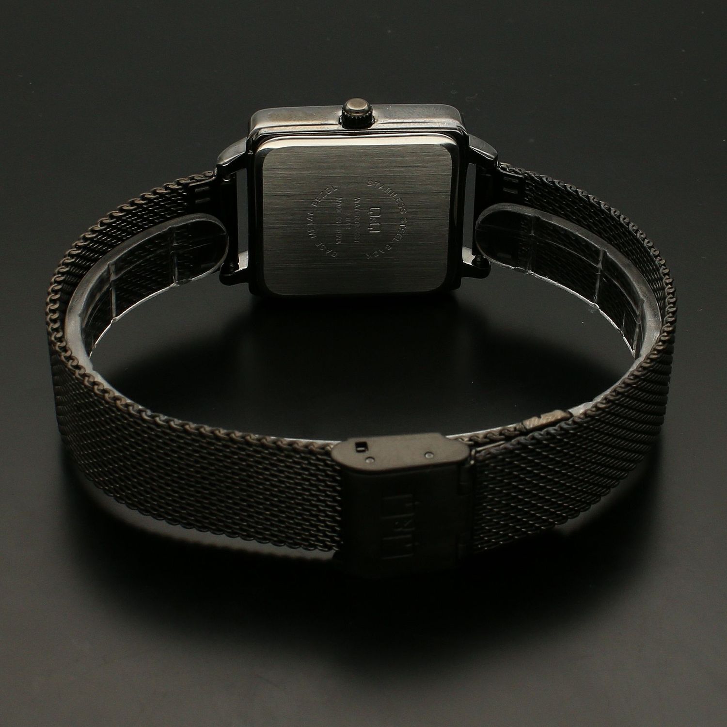 Zegarek damski QQ Fashion QB51-412. Zegarek z kwadratową tarczą. Zegarek na bransolecie. Zegarek w czarnym kolorze. Zegarek idealny na prezent (3).jpg