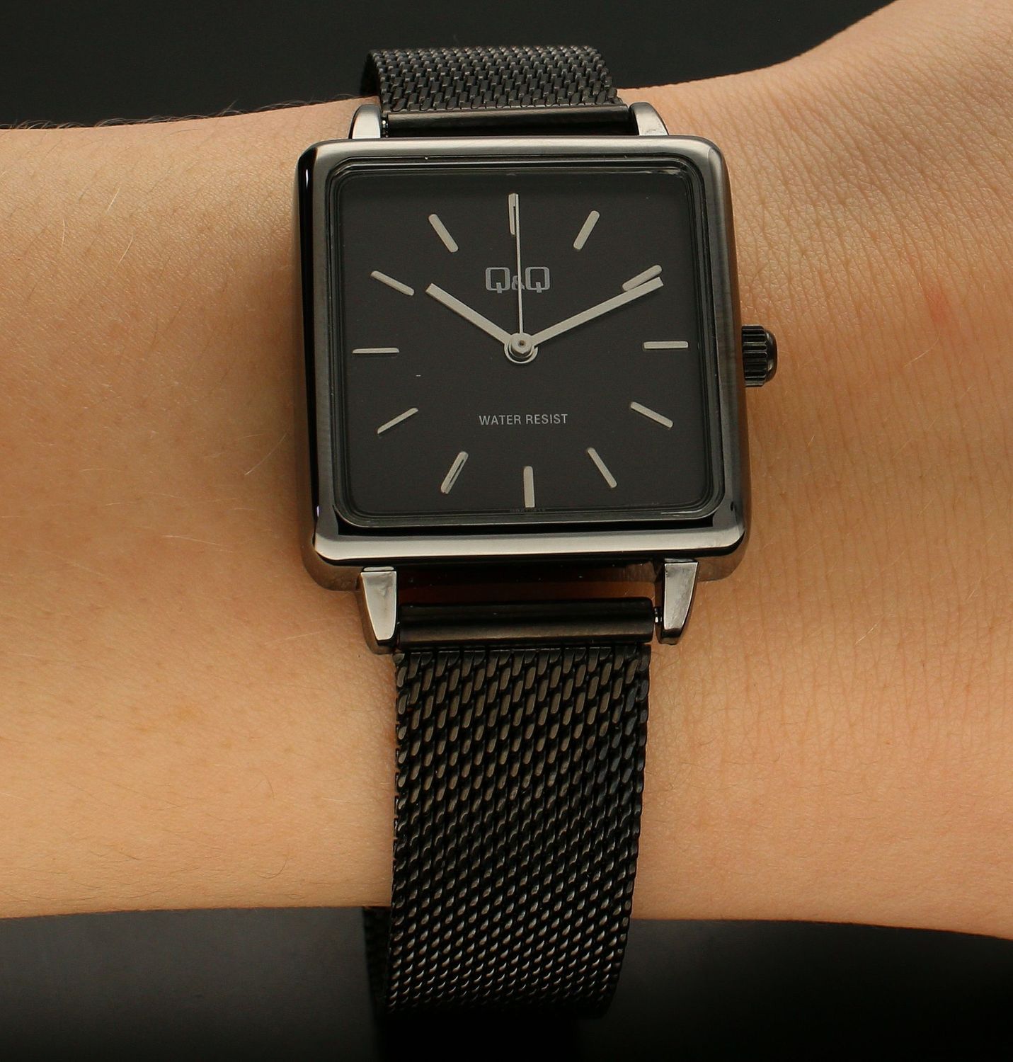 Zegarek damski QQ Fashion QB51-412. Zegarek z kwadratową tarczą. Zegarek na bransolecie. Zegarek w czarnym kolorze. Zegarek idealny na prezent (3).jpg