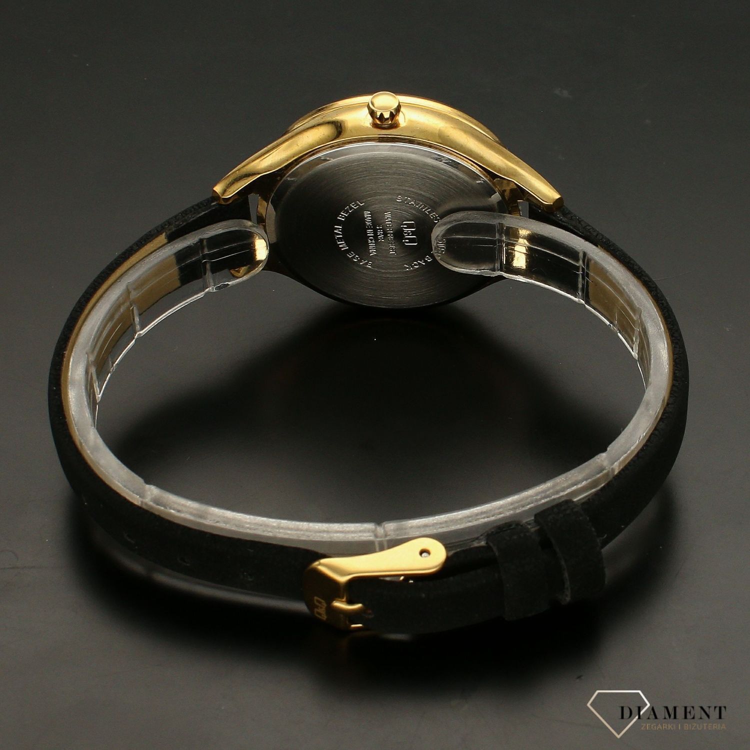 Zegarek damski biżuteryjny QQ QB73-112. Zegarek na pasku. Zegarek z cyrkoniami. Zegarek w złotym kolorze. Zegarek idealny na prezent. Idealny pomysł na prezent dla kobiety.  (3).jpg