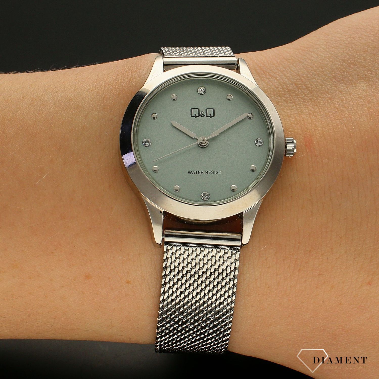 Zegarek damski na bransolecie QQ QB83-232. Zegarek na bransolecie w srebrnym kolorze. Zegarek z zieloną tarcza. Elegancki zegarek damski. Zegarek QQ damski. Zegarek dla kobiety (3).jpg
