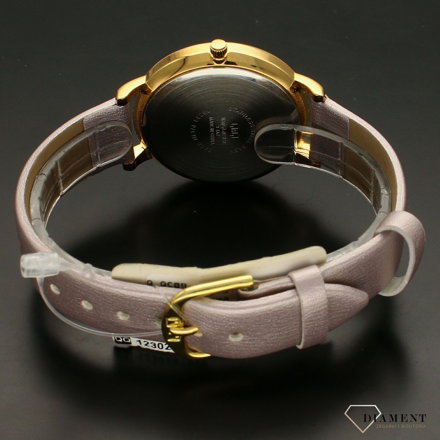 Zegarek damski na pasku QQ QC09-105. Zegarek z cyrkoniami. Zegarek z różową tarcza. Zegarek w złotym kolorze. Zegarek idealny na prezent (3).jpg