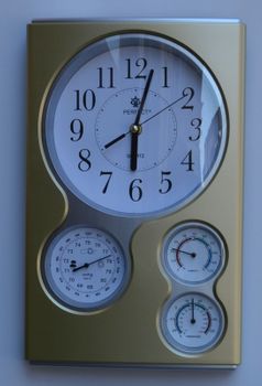 Zegar na ścianę złoty z termometrem i wilgotnościomierzem Perfect zegary na ścianę zegary do salonu zegary do biura (7).JPG