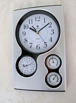 Zegar na ścianę srebrny z termometrem i wilgotnościomierzem Perfect QG17-SILVER.  Zegar ścienny srebrny  termometrem i wilgotnościomierzem Perfect zegary na ścianę zegary do salonu zegary do biura (5).JPG