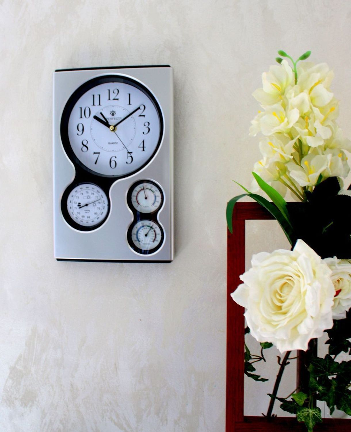 Zegar na ścianę srebrny z termometrem i wilgotnościomierzem Perfect QG17-SILVER.  Zegar ścienny srebrny  termometrem i wilgotnościomierzem Perfect zegary na ścianę zegary do salonu zegary do biura (2).JPG