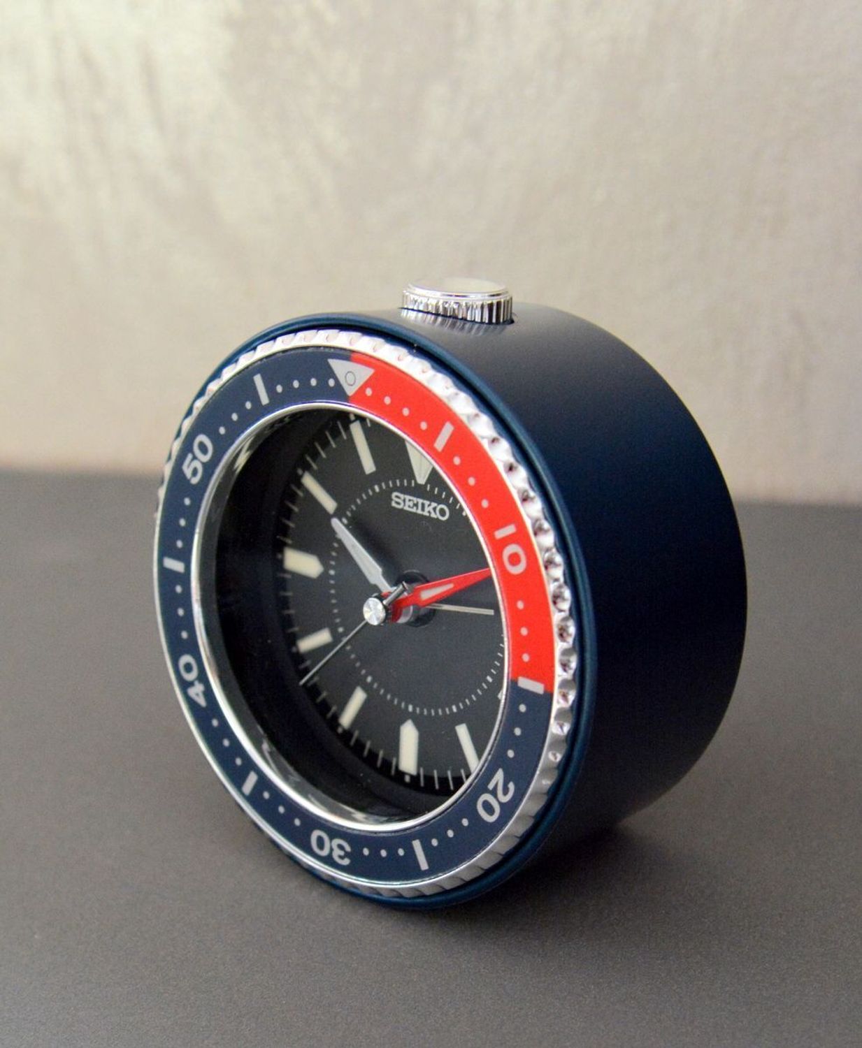 Nowoczesny budzik SEIKO QHE184E.jpg