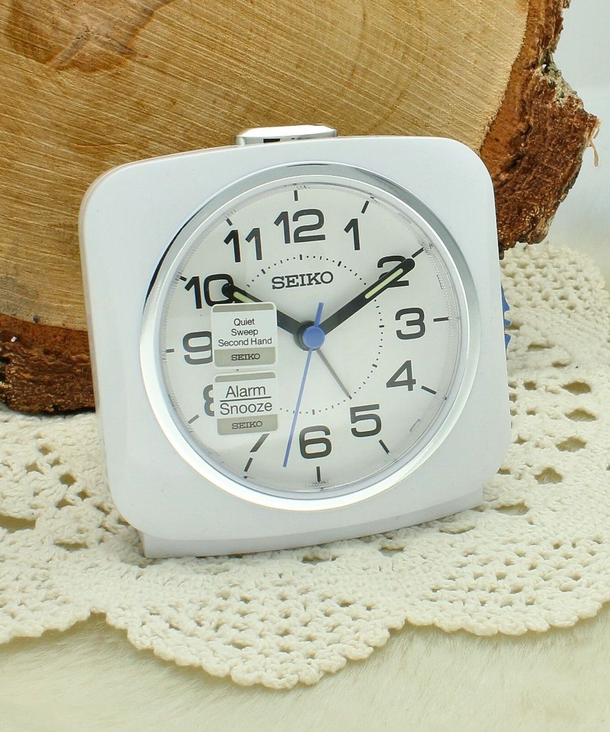 Seiko QHE194W  Cichy Budzik Analogowy – Snooze, Podświetlenie, Płynący Sekundnik.jpg