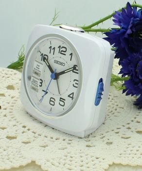 Seiko QHE194W  Cichy Budzik Analogowy – Snooze, Podświetlenie, Płynący Sekundnik seiko.jpg
