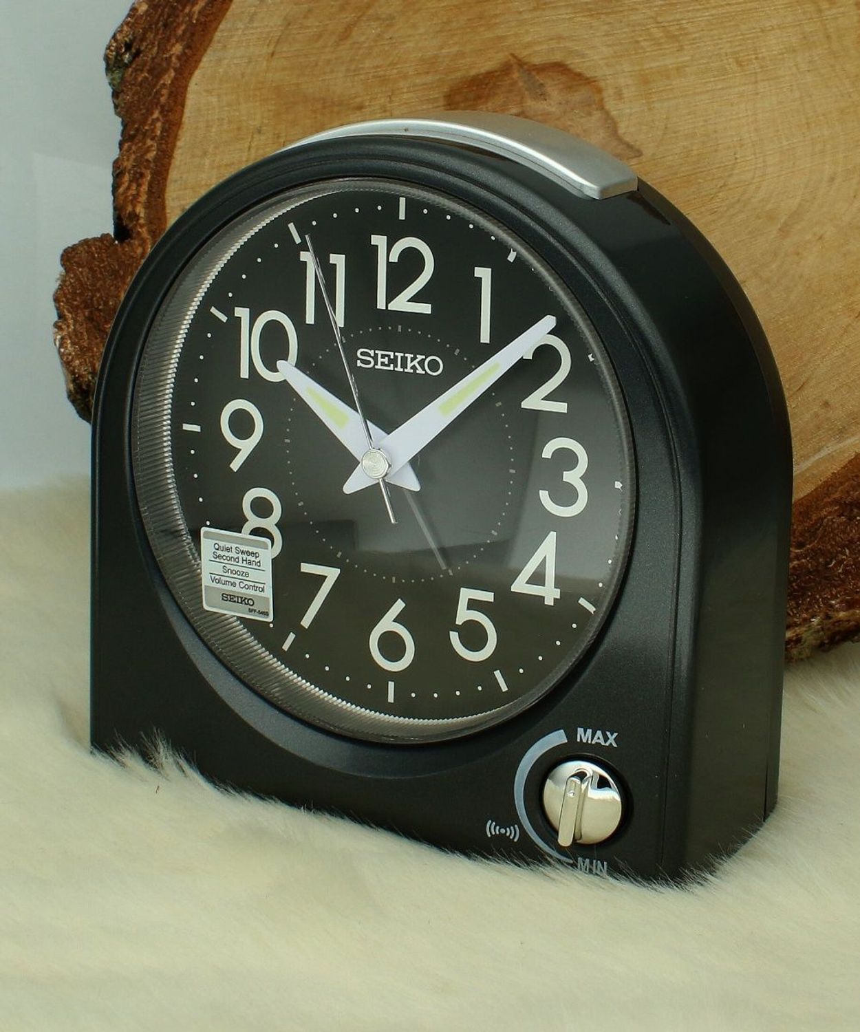 Budzik Seiko QHE204K czarny nowoczesny, kwarcowy z podświetleniem i drzemką.jpg