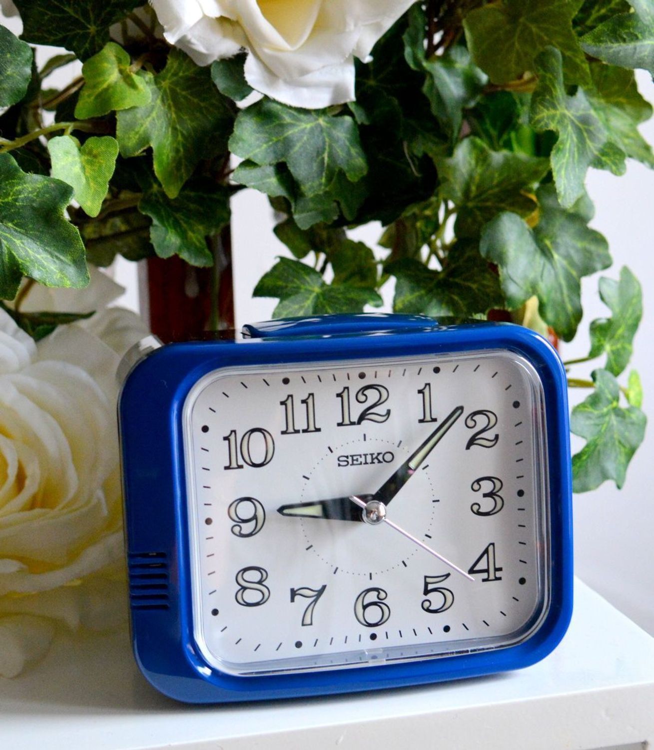 Budzik SEIKO klasyczny z mechanicznym dzwonkiem Granatowy QHK058L.jpg