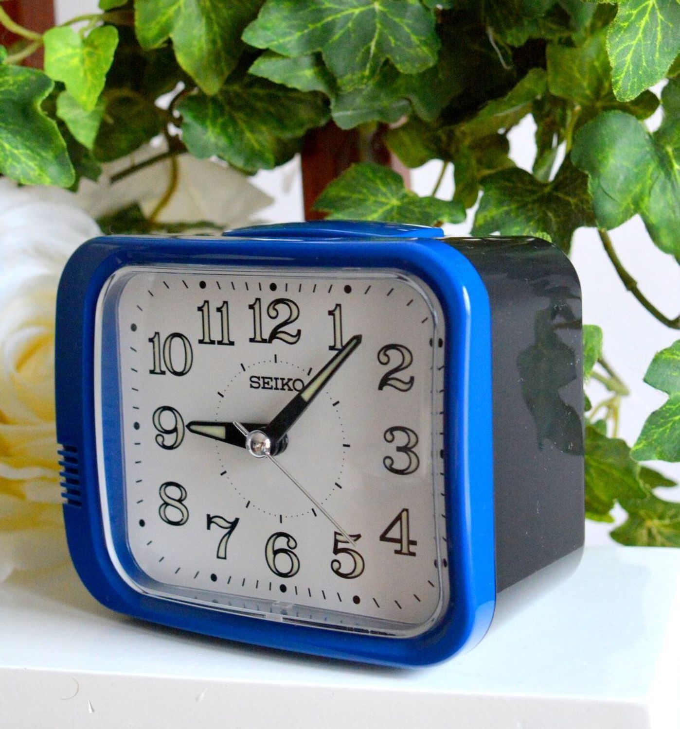 Budzik SEIKO klasyczny z mechanicznym dzwonkiem Granatowy QHK058L.jpg