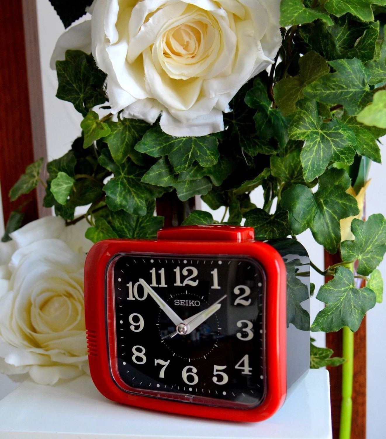 Budzik SEIKO klasyczny z mechanicznym dzwonkiem QHK058Rdd.jpg