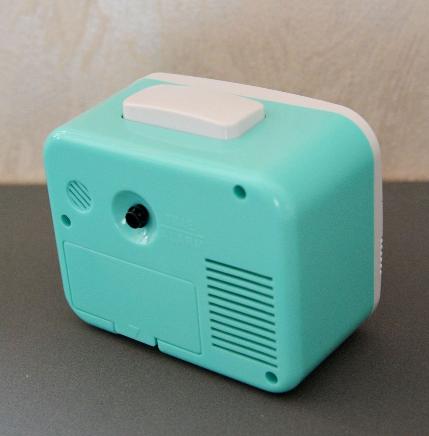 Budzik SEIKO klasyczny z mechanicznym dzwonkiem Tiffany Blue QHK058W.jpg