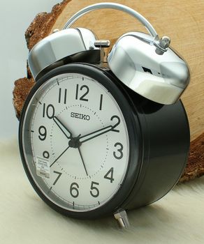Budzik Seiko QHK063K retro czarny - drzemka, podświetlenie black.jpg