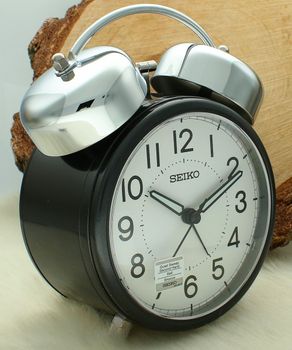 Budzik Seiko QHK063K retro czarny - drzemka, podświetlenie retro.jpg