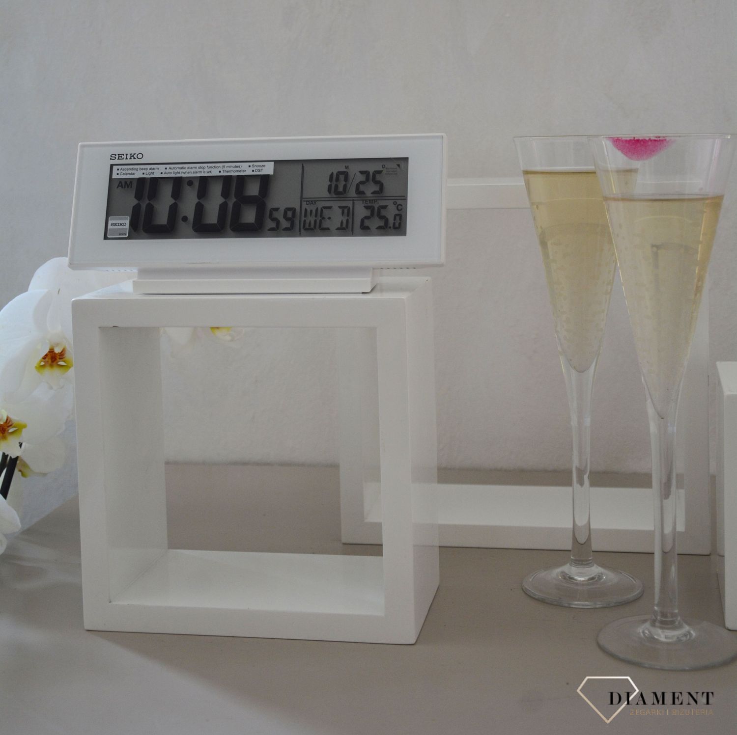 budzik Seiko, Budzik eletroniczny, biały budzik na biurko QHL072W.jpg