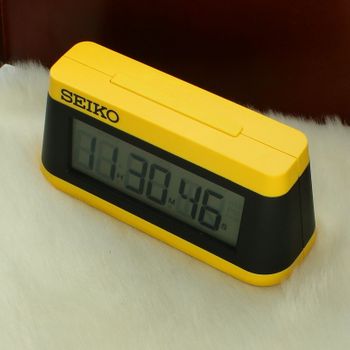 Budzik cyfrowy Seiko QHL091Y z minutnikiem, stoperem i kalendarzem – 13x9 cm, podświetlany.jpg
