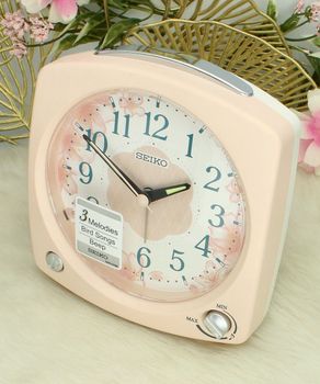 Budzik Seiko QHP012P różowy, śpiew ptaków, melodie, regulacja głośności, drzemka i podświetlenie  12×13 cm,,.jpg