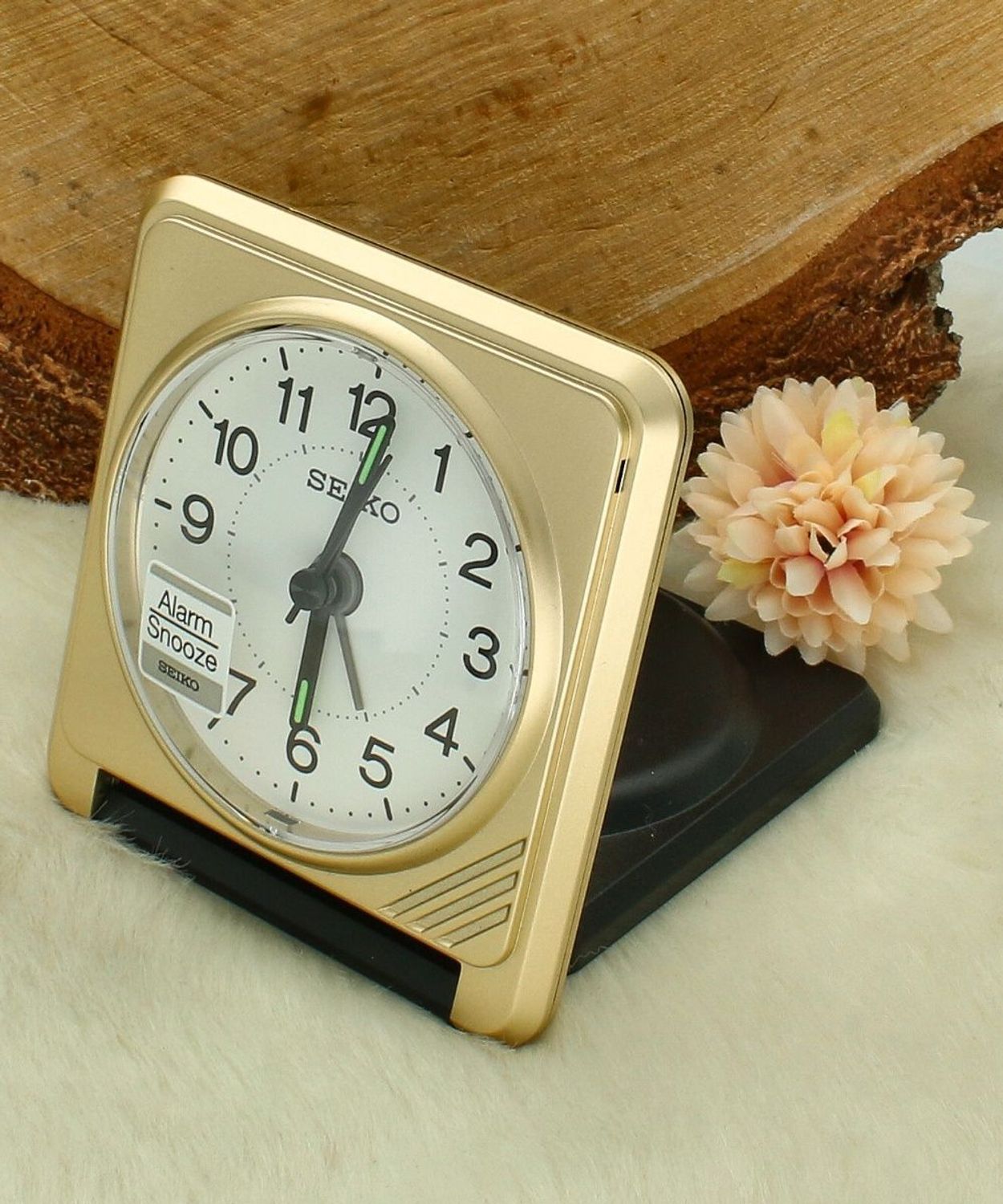 Budzik turystyczny Seiko QHT015G zamykany, kompaktowy, drzemka, podświetlenie  7x8 cm.jpg