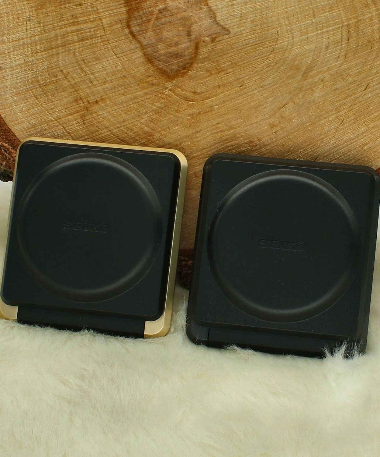 Budzik turystyczny Seiko QHT015K zamykany, kompaktowy, drzemka, podświetlenie  7x8 cm.jpg