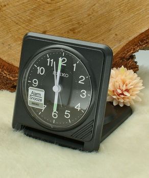 Budzik turystyczny Seiko QHT015K zamykany, kompaktowy, drzemka, podświetlenie  7x8 cm black.jpg