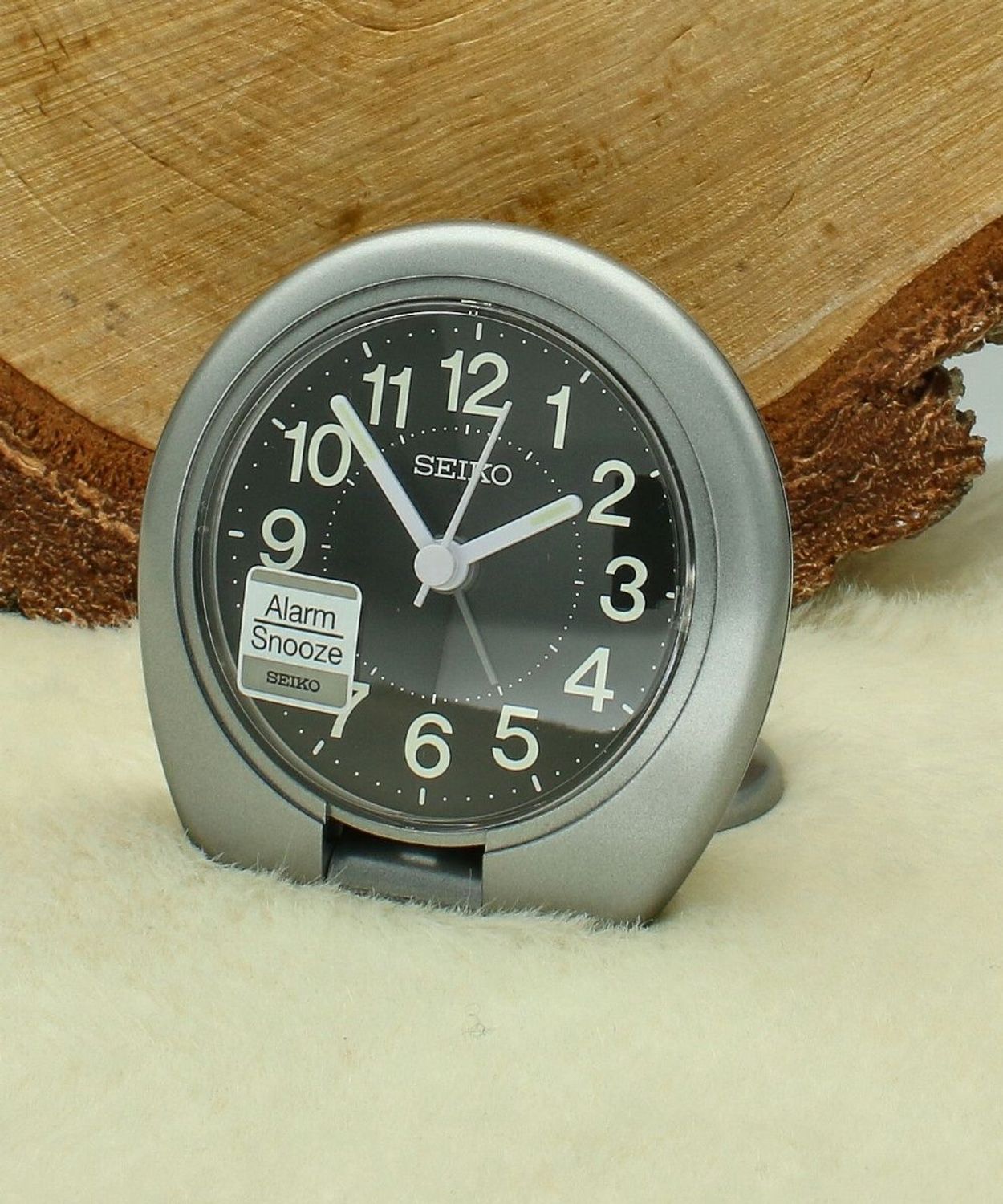 Budzik turystyczny Seiko QHT018T zamykany, kompaktowy, drzemka, podświetlenie  8x8 cm.jpg