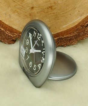 Budzik turystyczny Seiko QHT018T zamykany, kompaktowy, drzemka, podświetlenie  8x8 cm seiko.jpg