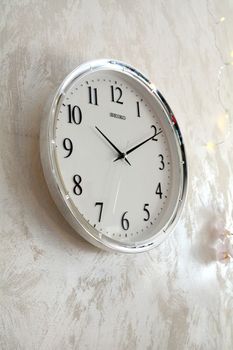 Zegar ścienny Seiko QXA417S – 31 cm, srebrny, z płynną wskazówką (4).JPG