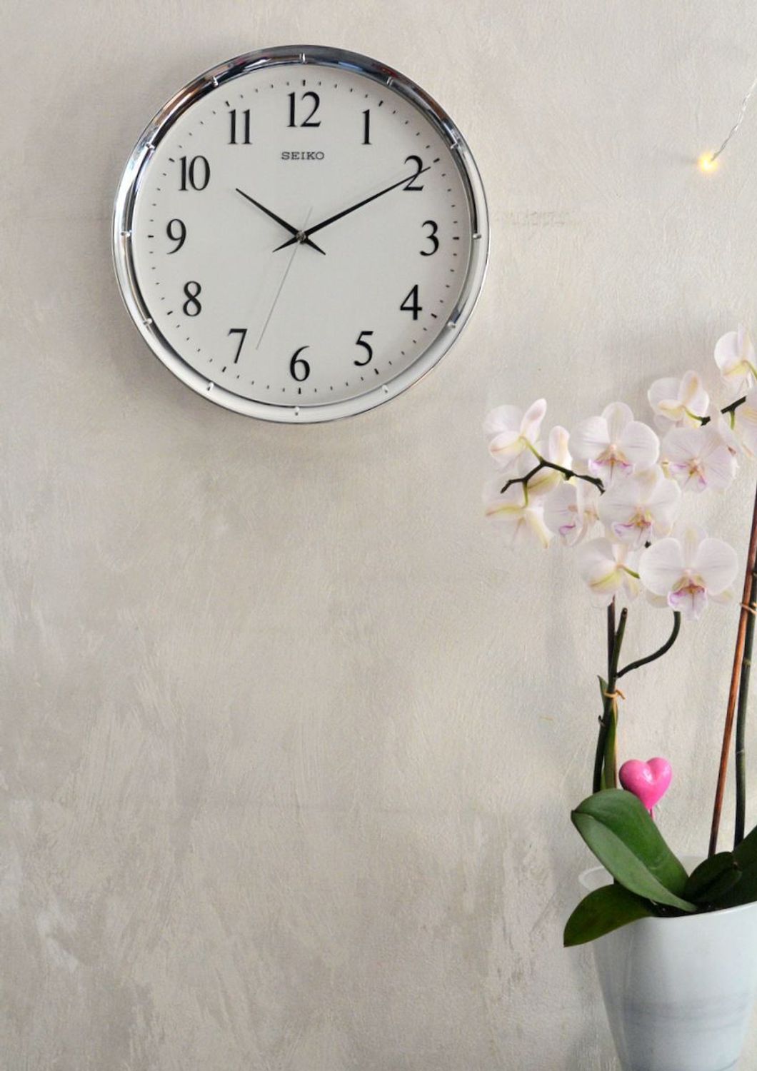 Zegar ścienny Seiko QXA417S 31 cm – srebrny, płynąca wskazówkav.jpg